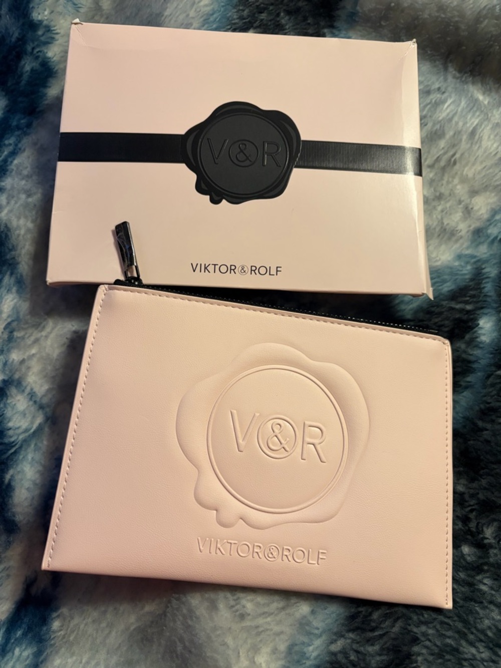 New!! Gorgeous pastel Pink Viktor & Rolf Embossed Elegant Perfume cosmetic pouch
